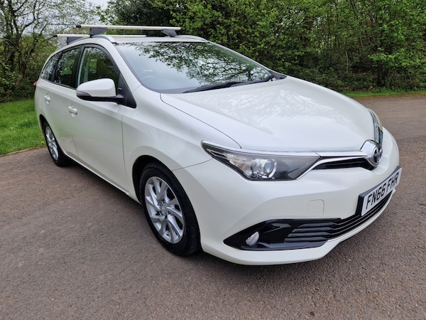 Used Toyota Auris 2016 for sale - 74455872: Photo 2