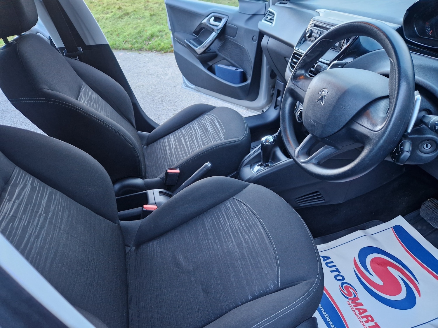 Used Peugeot 208 2013 for sale - 77225322: Photo 17