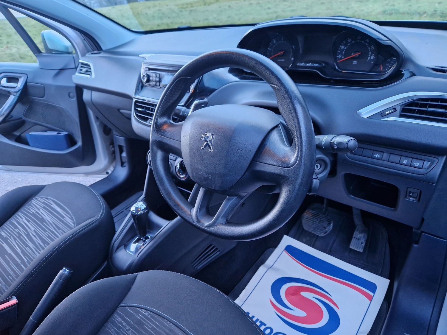 Used Peugeot 208 2013 for sale - 77225322: Photo 18