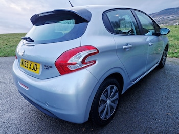 Used Peugeot 208 2013 for sale - 77225322: Photo