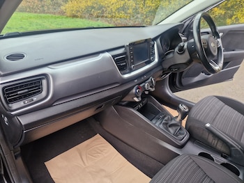 Used Kia Stonic 2018 for sale - 76807732: Photo