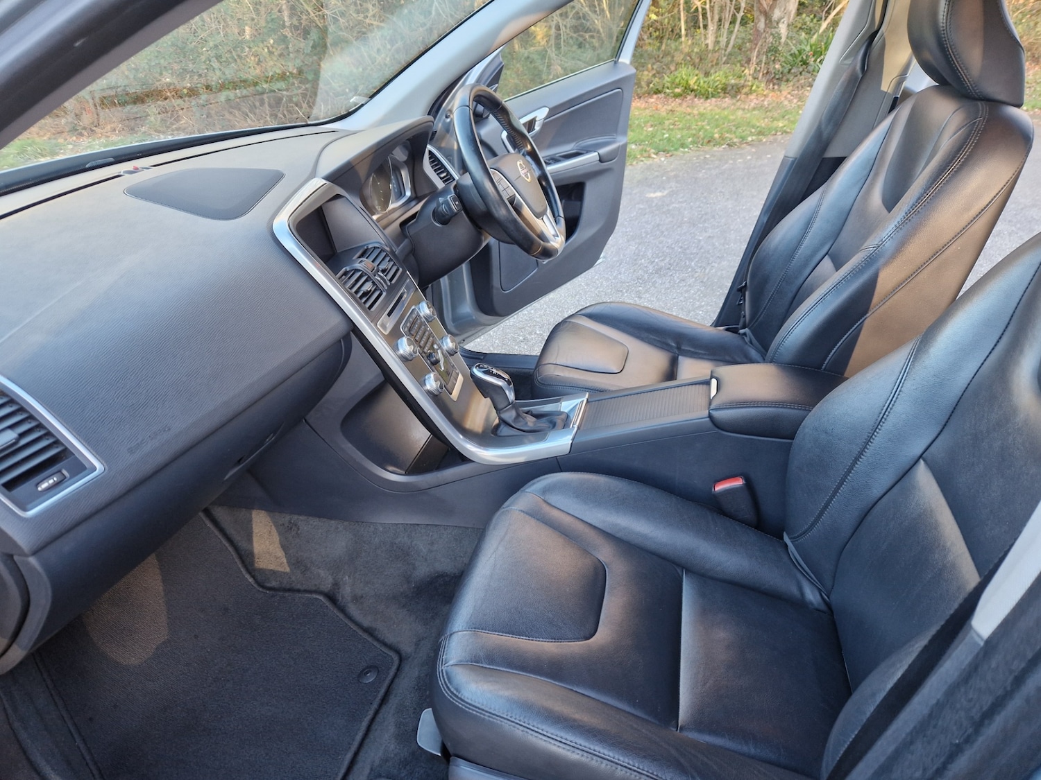 Used Volvo XC60 2015 for sale - 77094056: Photo 8