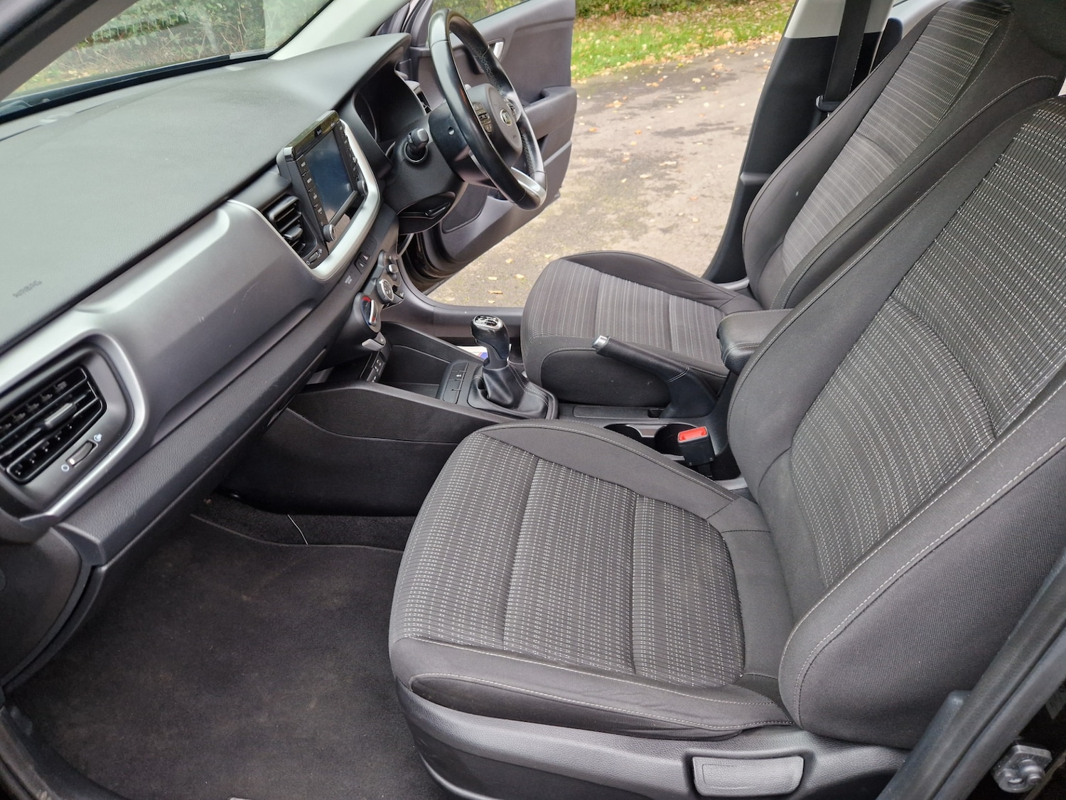 Used Kia Stonic 2018 for sale - 76707473: Photo 4