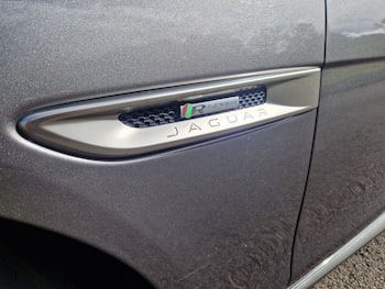 Used Jaguar XE 2018 for sale - 79720262: Photo