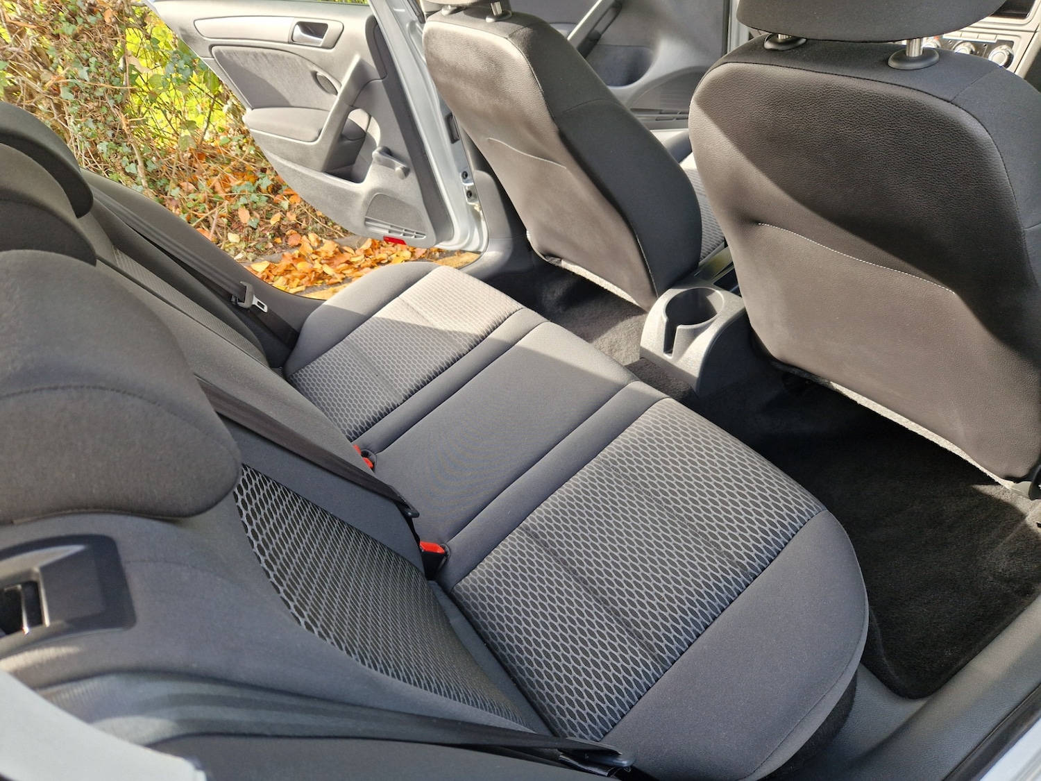 Used Volkswagen Golf 2010 for sale - 76403503: Photo 8