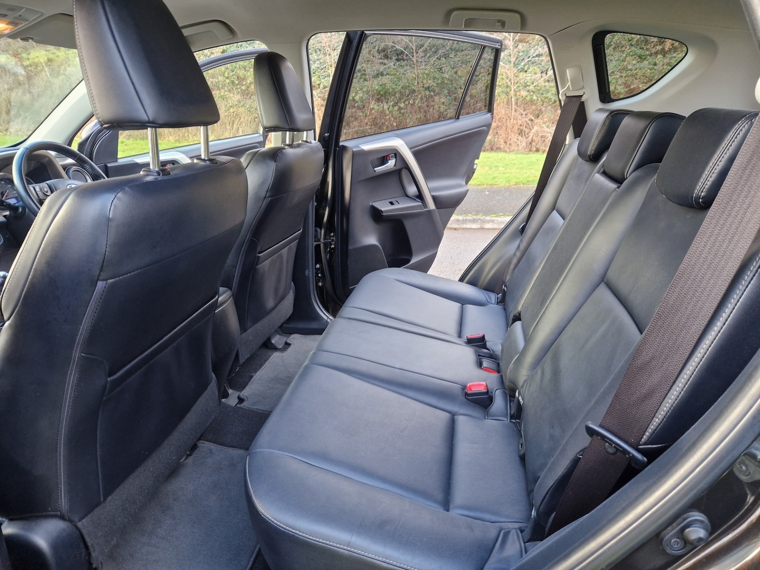 Used Toyota RAV4 2015 for sale - 77297990: Photo 15