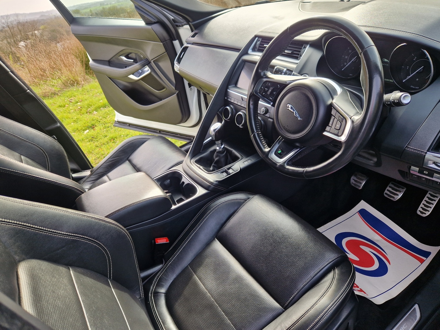 Used Jaguar E-Pace 2019 for sale - 77983539: Photo 8