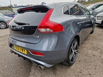 Used Volvo V40 2019 for sale - 77450061: Photo