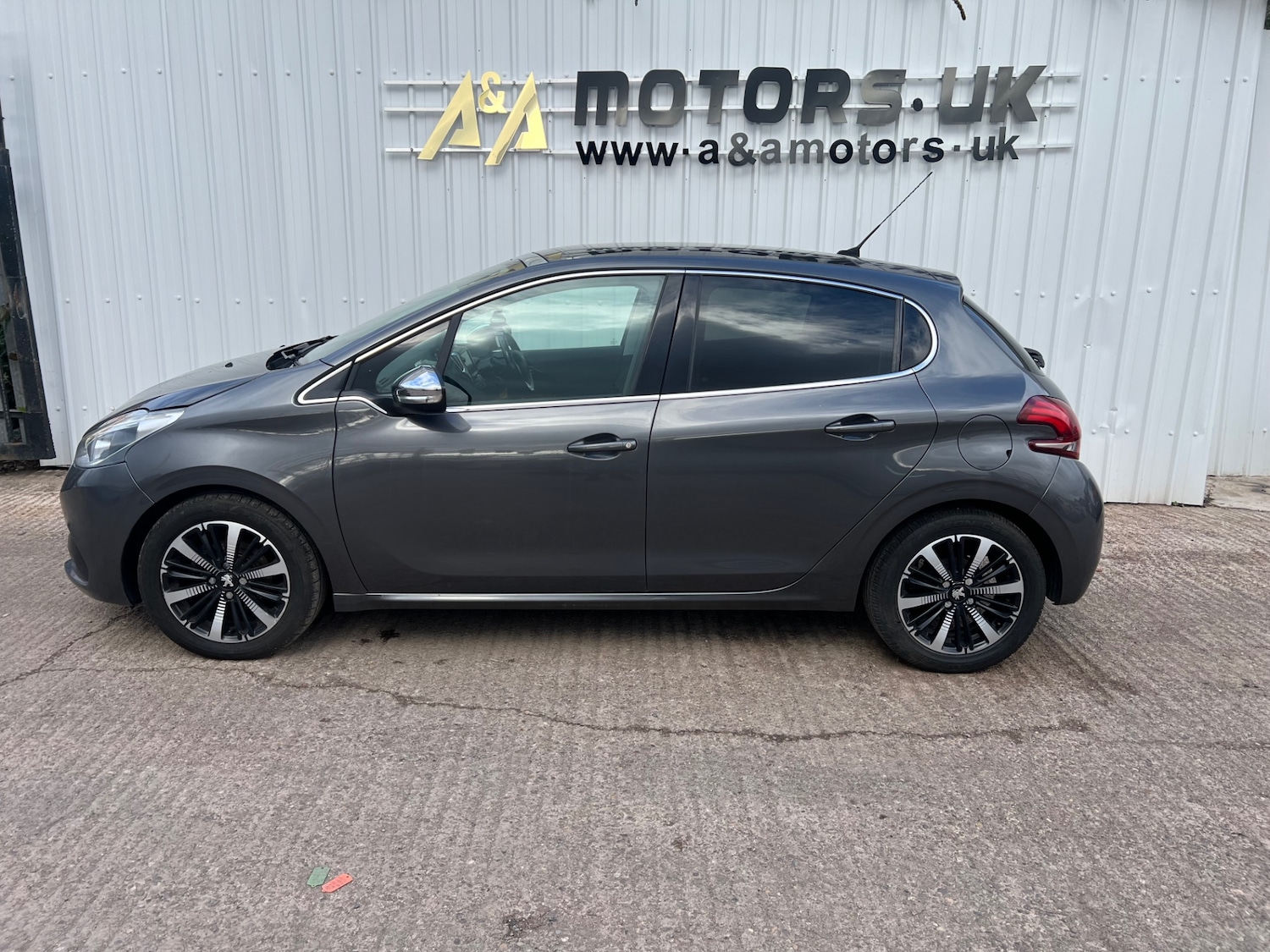 Used Peugeot 208 2018 for sale - 76354967: Photo 2