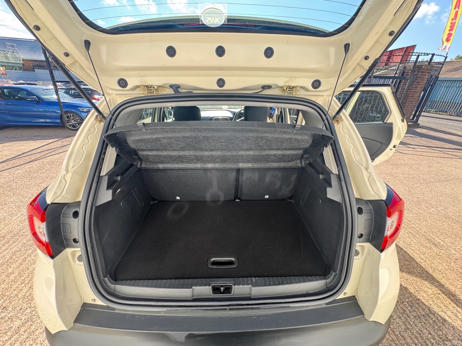 Used Renault Captur 2017 for sale - 76150344: Photo 17