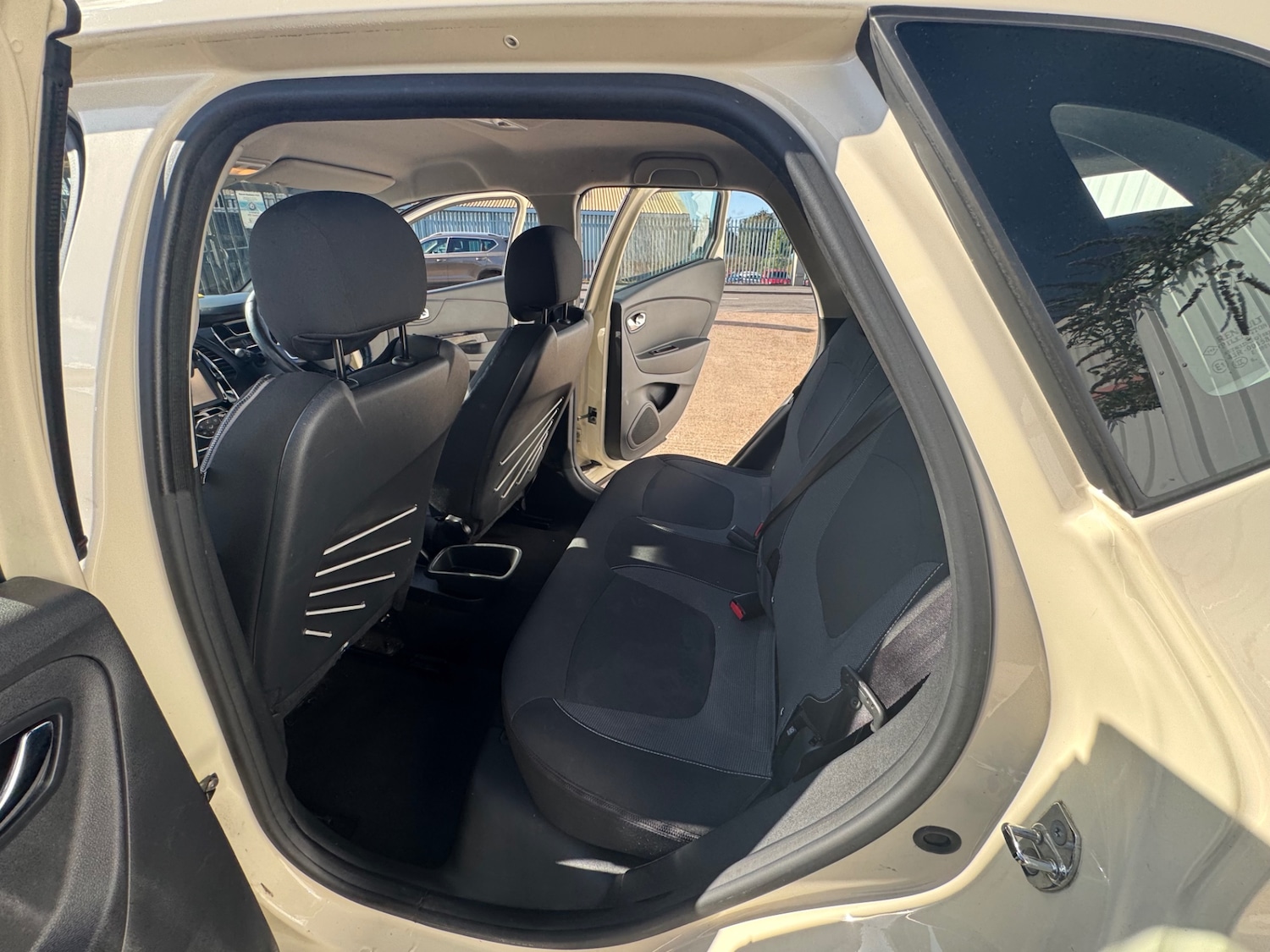 Used Renault Captur 2017 for sale - 76150344: Photo 19
