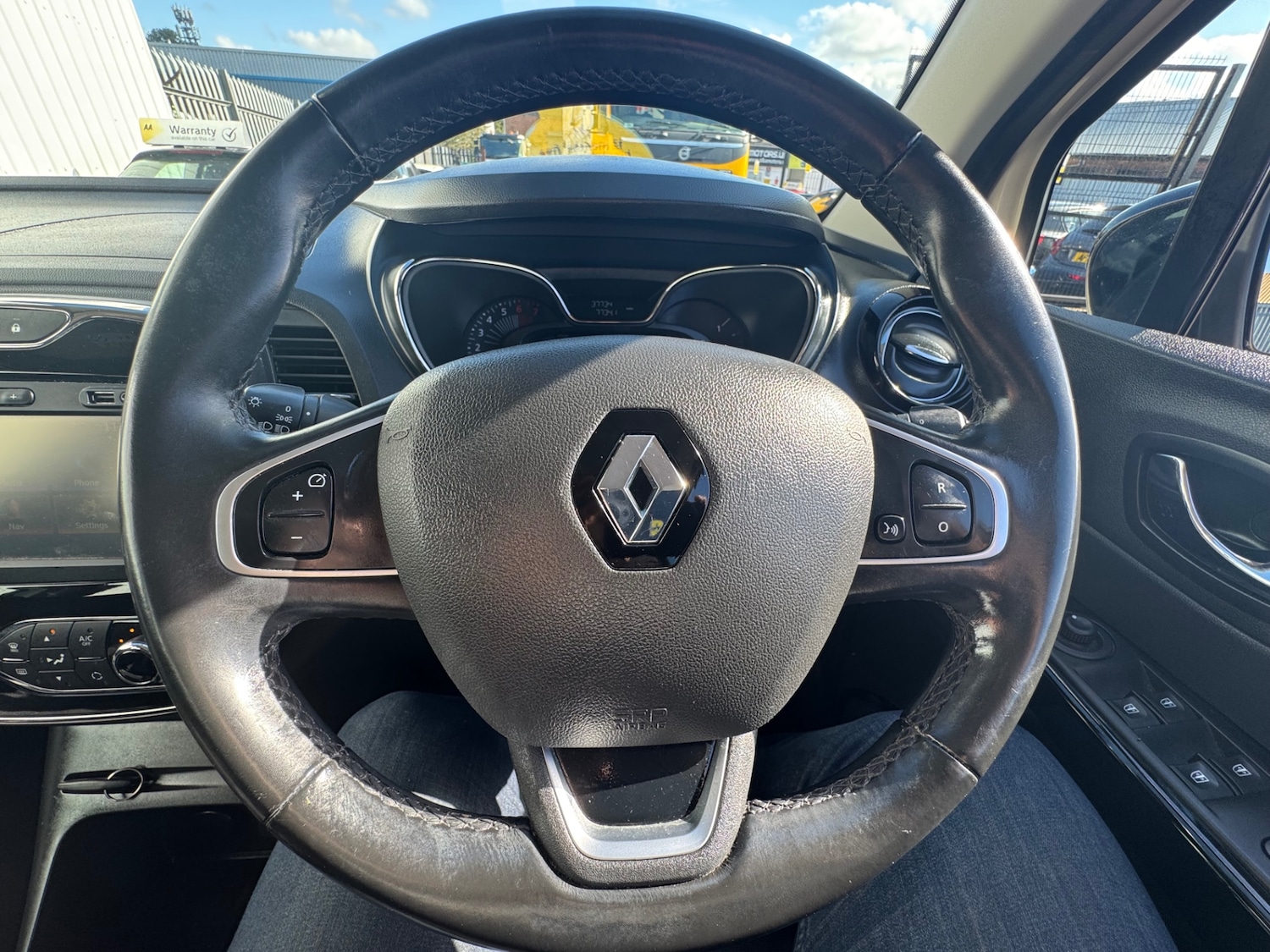 Used Renault Captur 2017 for sale - 76150344: Photo 23