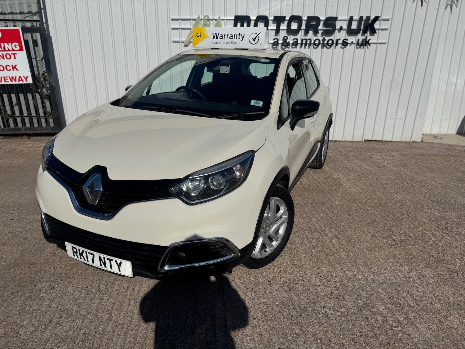 Used Renault Captur 2017 for sale - 76150344: Photo 3