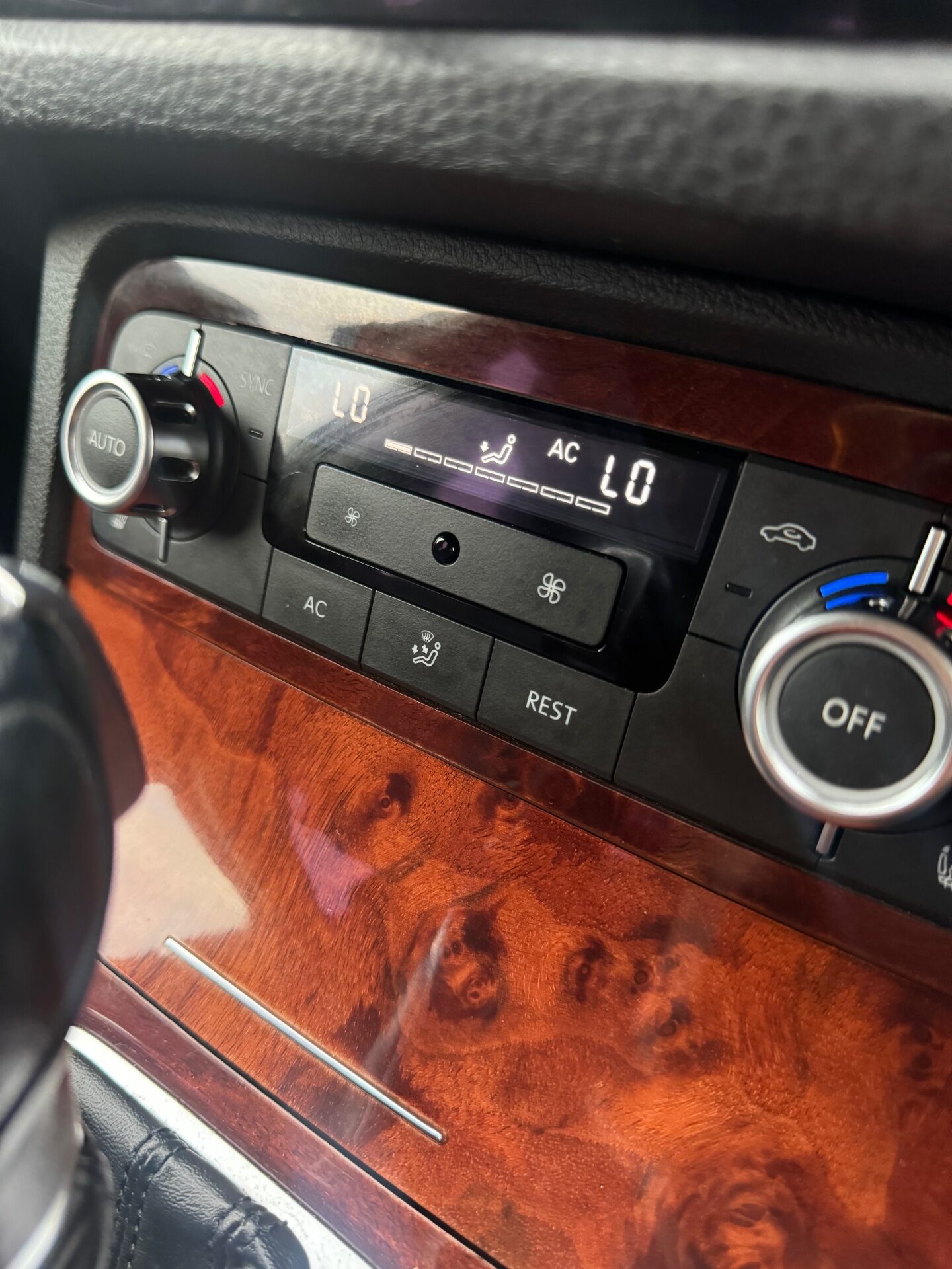 Used Volkswagen Touareg 2012 for sale - 76953742: Photo 15