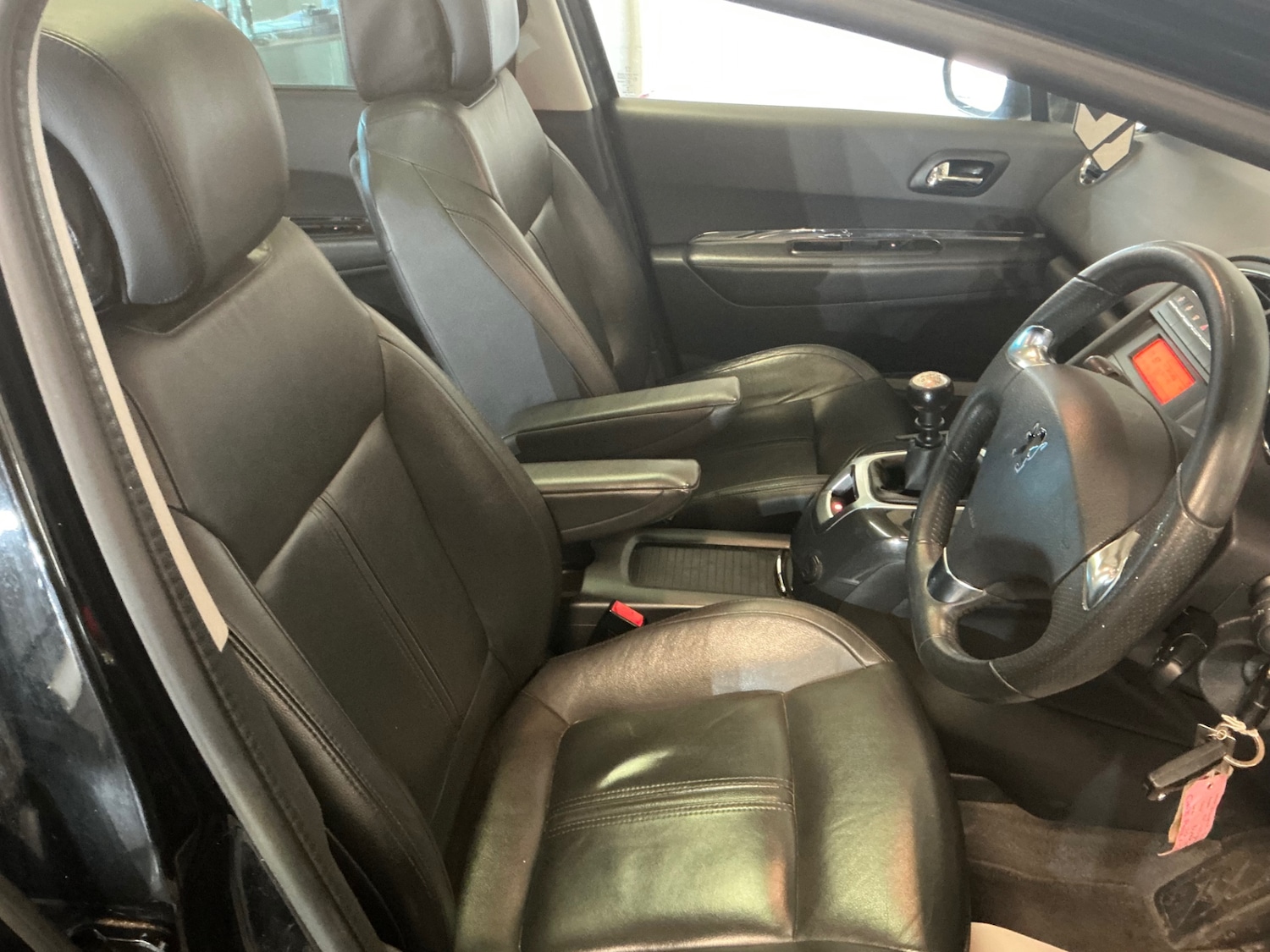 Used Peugeot 5008 2013 for sale - 76757935: Photo 22