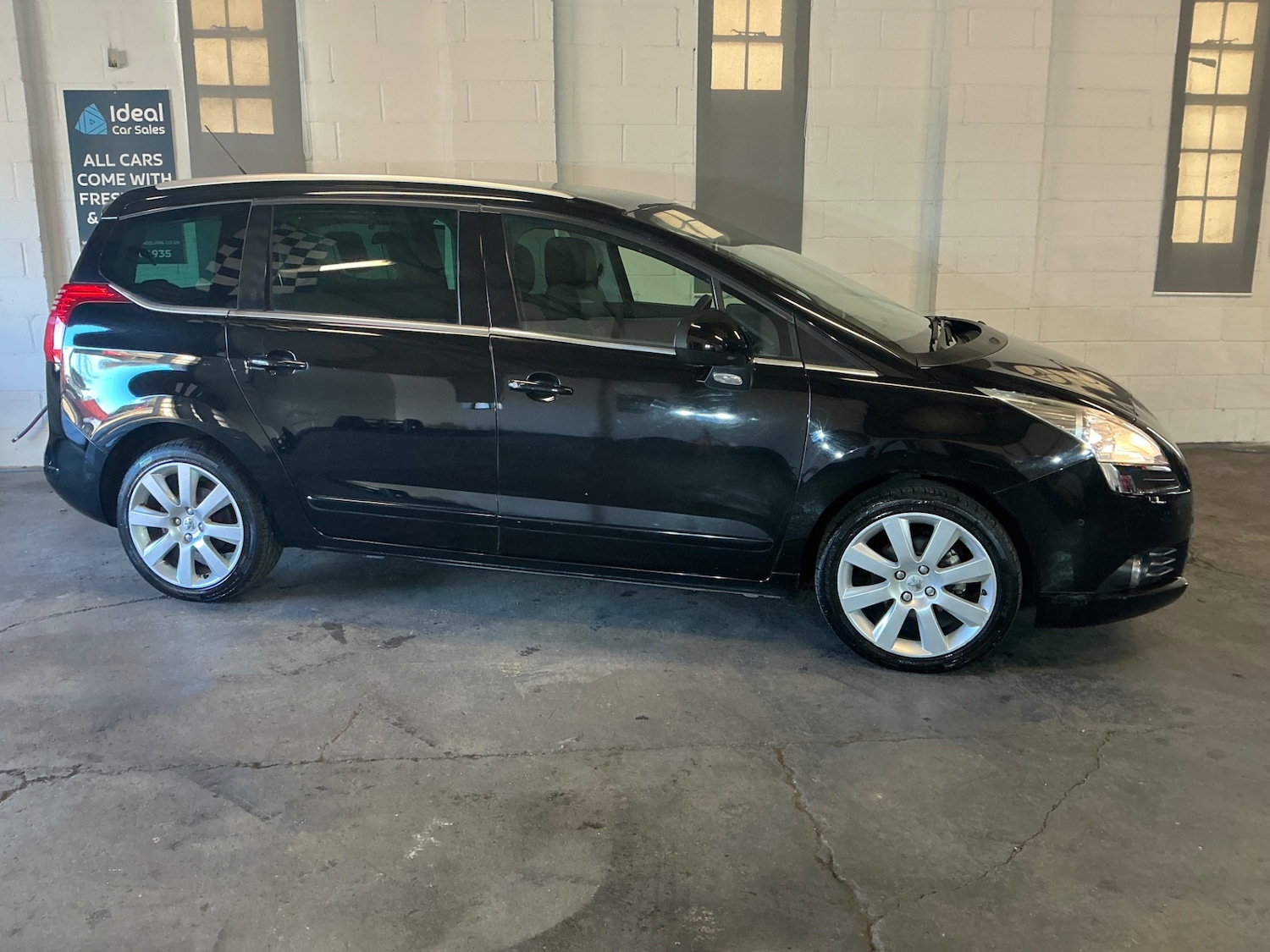 Used Peugeot 5008 2013 for sale - 76757935: Photo 6