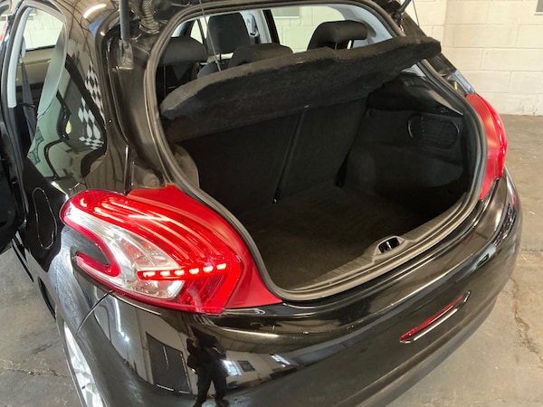 Used Peugeot 208 2014 for sale - 76174367: Photo 10