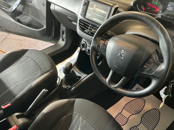 Used Peugeot 208 2014 for sale - 76174367: Photo 20