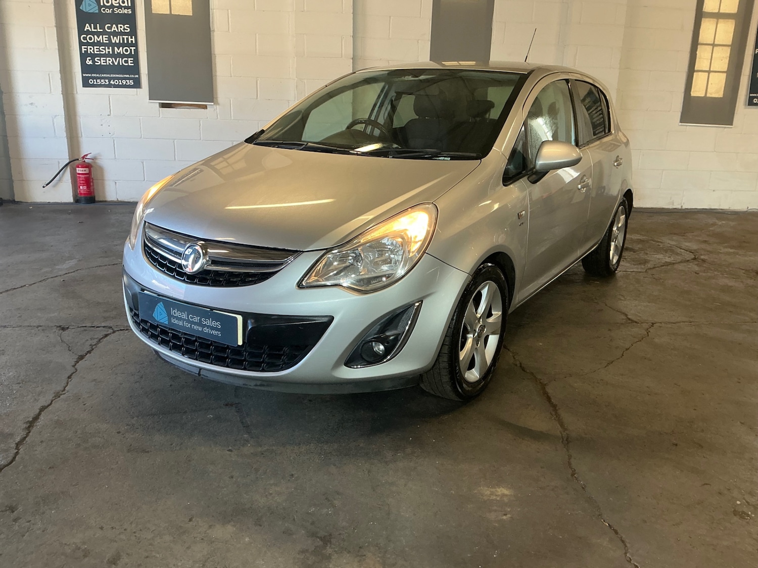 Used Vauxhall Corsa 2011 for sale - 76757933: Photo 2