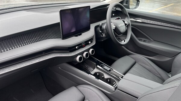 Used Skoda Superb 2025 for sale - 76140222: Photo 2