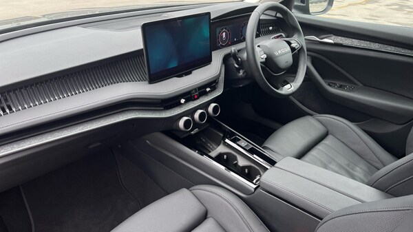 Used Skoda Superb 2025 for sale - 76196024: Photo 2