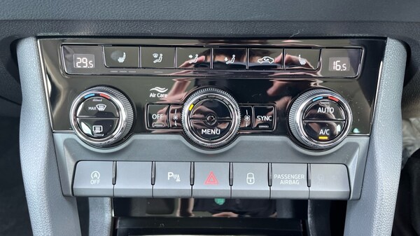 Used Skoda Karoq 2025 for sale - 75472129: Photo 32