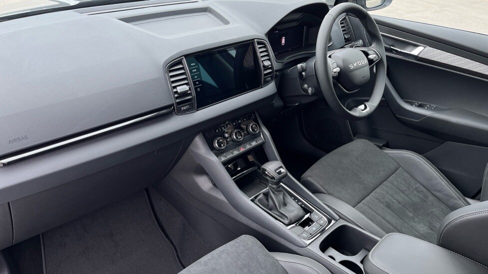 Used Skoda Karoq 2025 for sale - 75758962: Photo 2