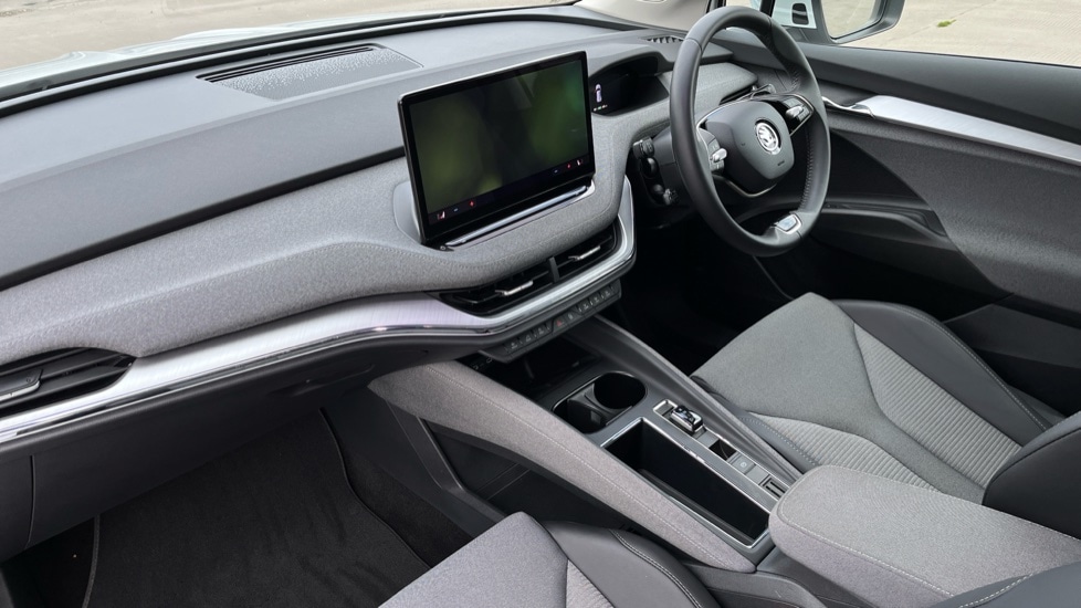 Used Skoda Enyaq 2025 for sale - 76479632: Photo 2