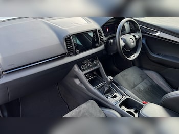 Used Skoda Karoq 2024 for sale - 76196043: Photo 2