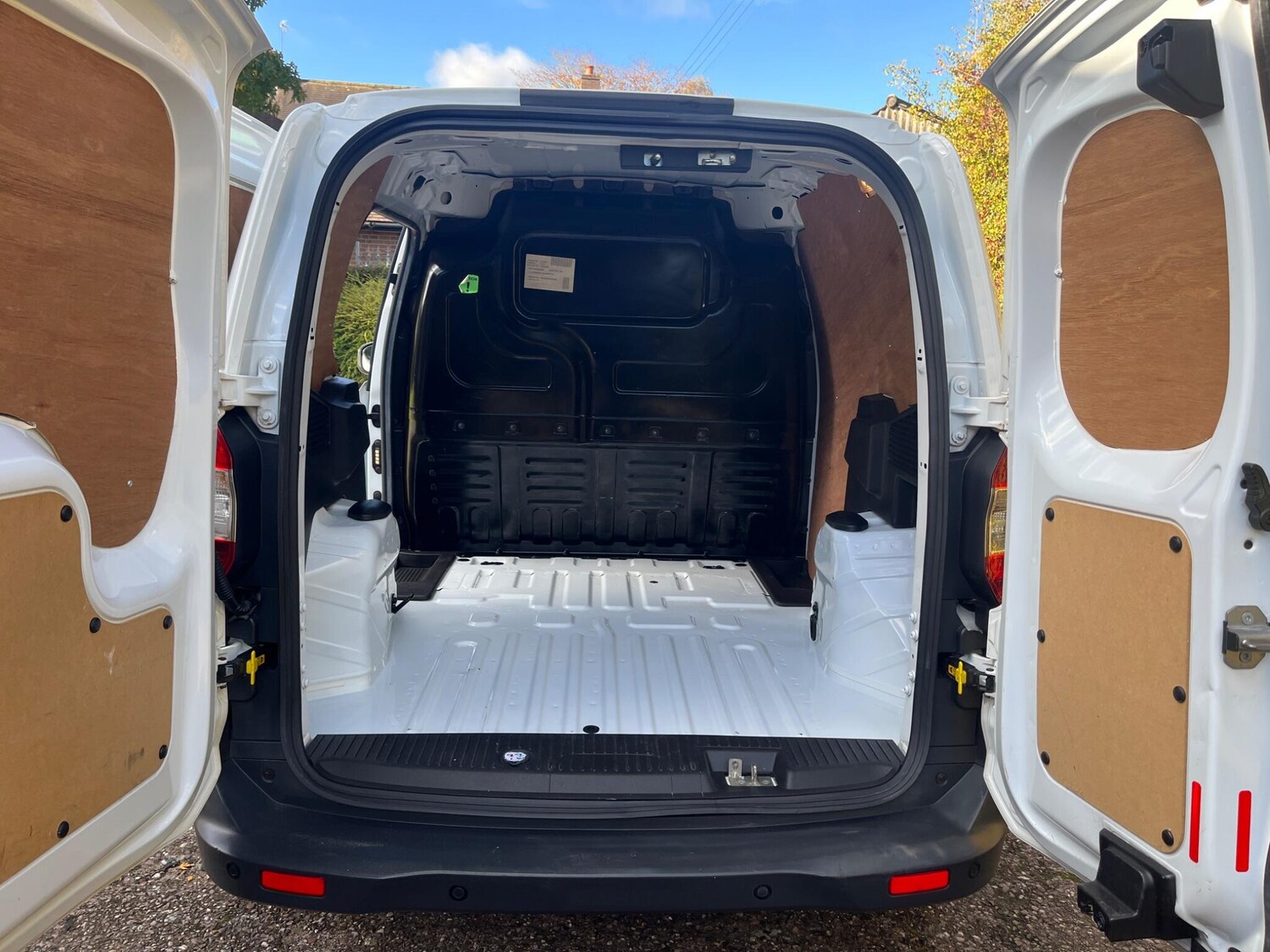 Used Ford Transit Courier 2016 for sale - 76377495: Photo 18