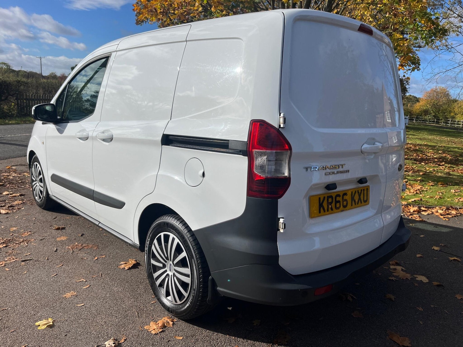 Used Ford Transit Courier 2016 for sale - 76377495: Photo 4