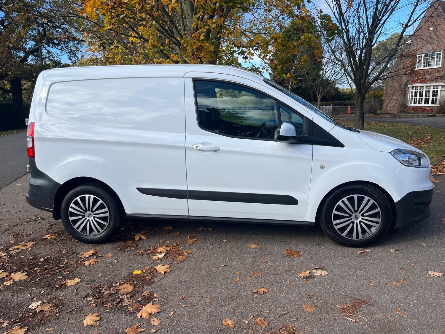 Used Ford Transit Courier 2016 for sale - 76377495: Photo 8