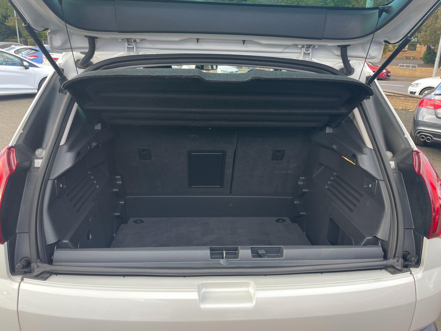Used Peugeot 3008 2015 for sale - 76108632: Photo 25