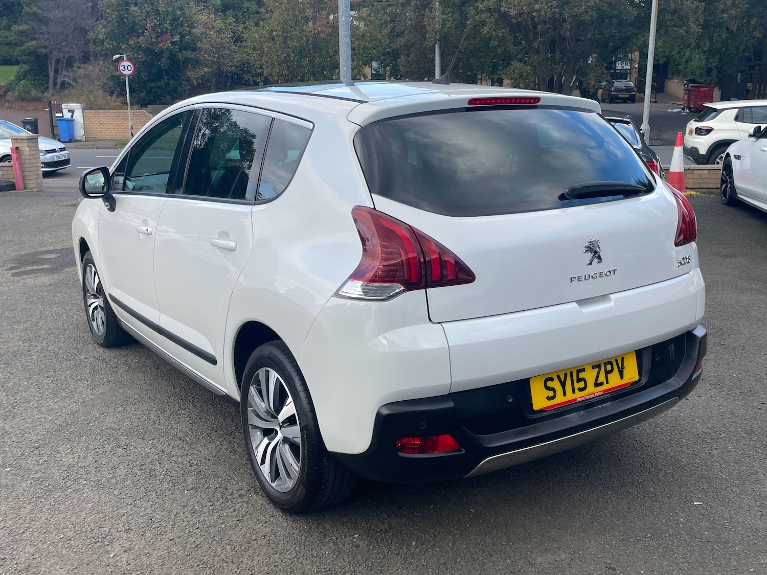 Used Peugeot 3008 2015 for sale - 76108632: Photo 9