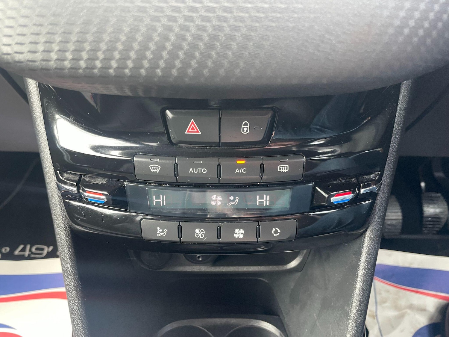 Used Peugeot 2008 2015 for sale - 76108347: Photo 27