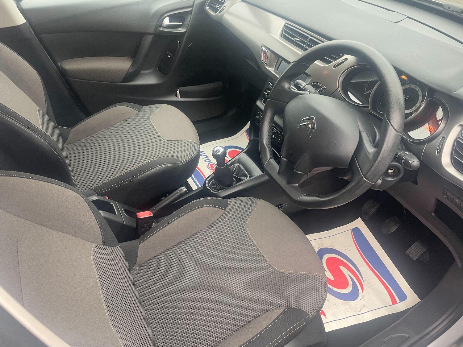 Used Citroen C3 2015 for sale - 76270920: Photo 15