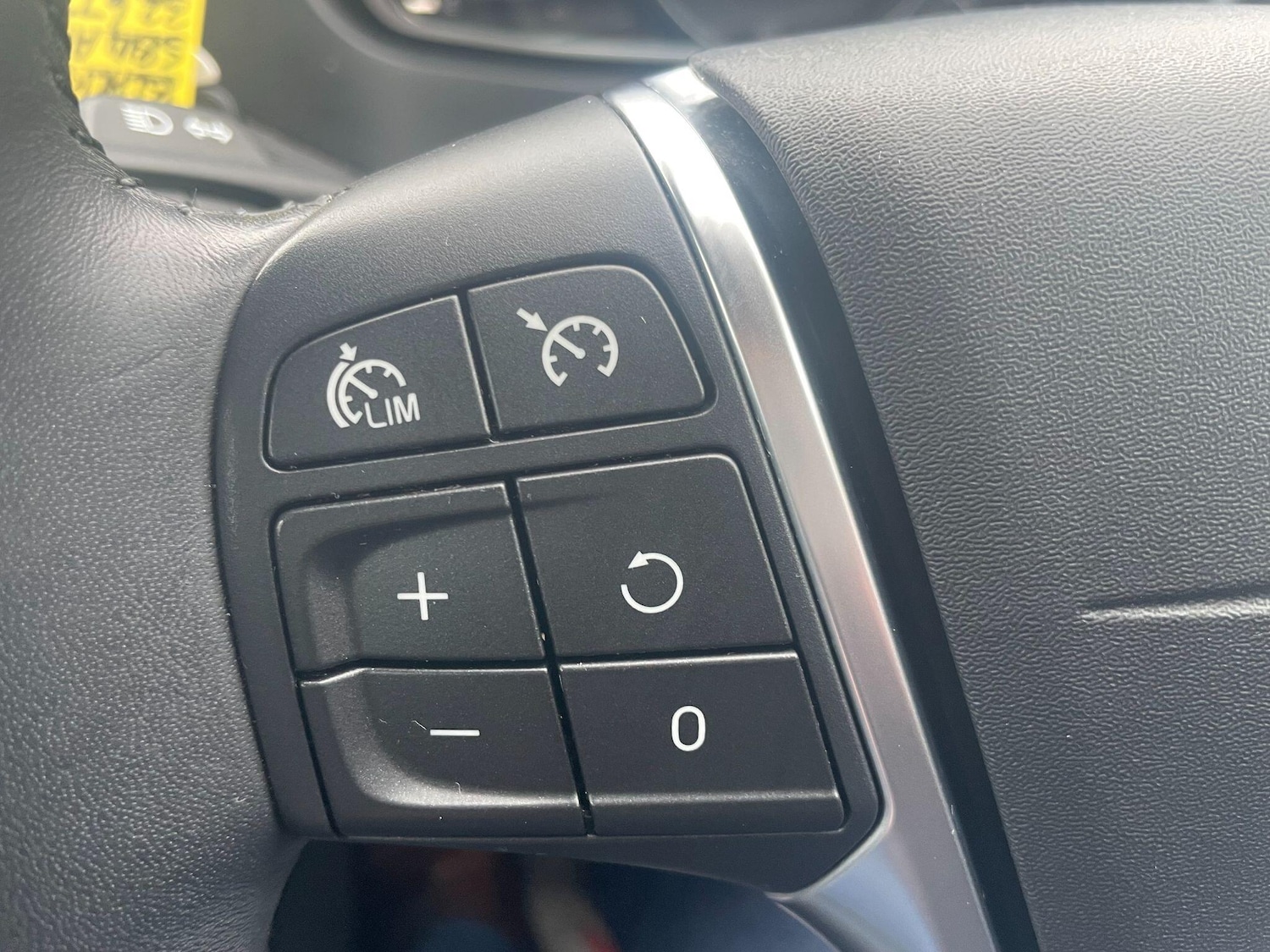 Used Volvo V40 2014 for sale - 78141433: Photo 21