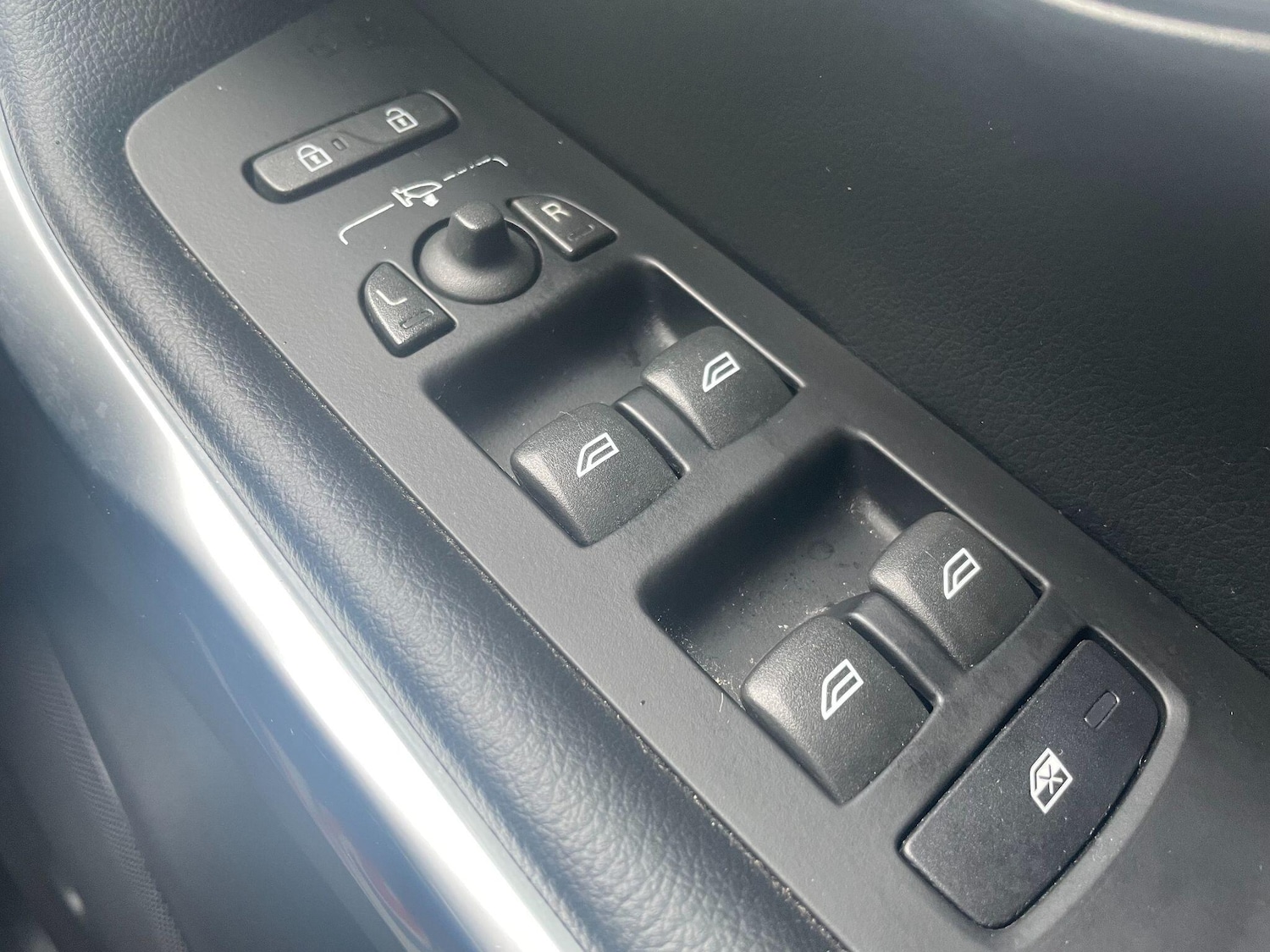 Used Volvo V40 2014 for sale - 78141433: Photo 28