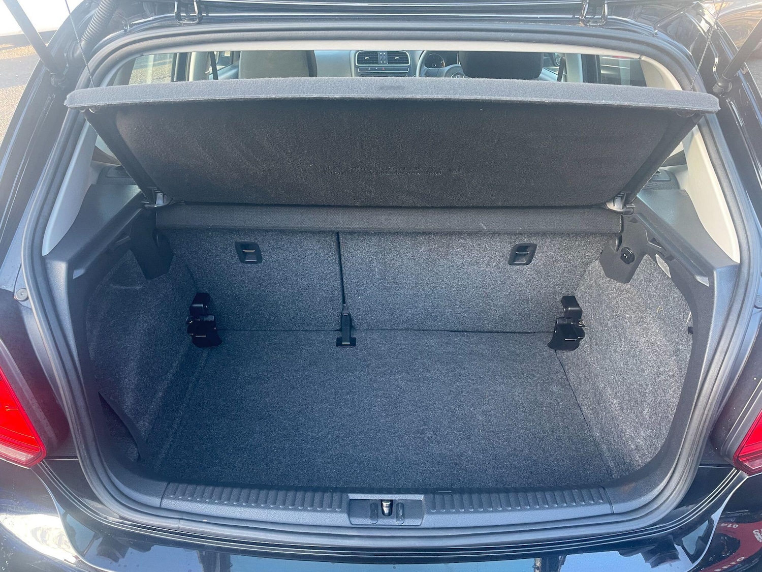 Used Volkswagen Polo 2010 for sale - 77215312: Photo 19