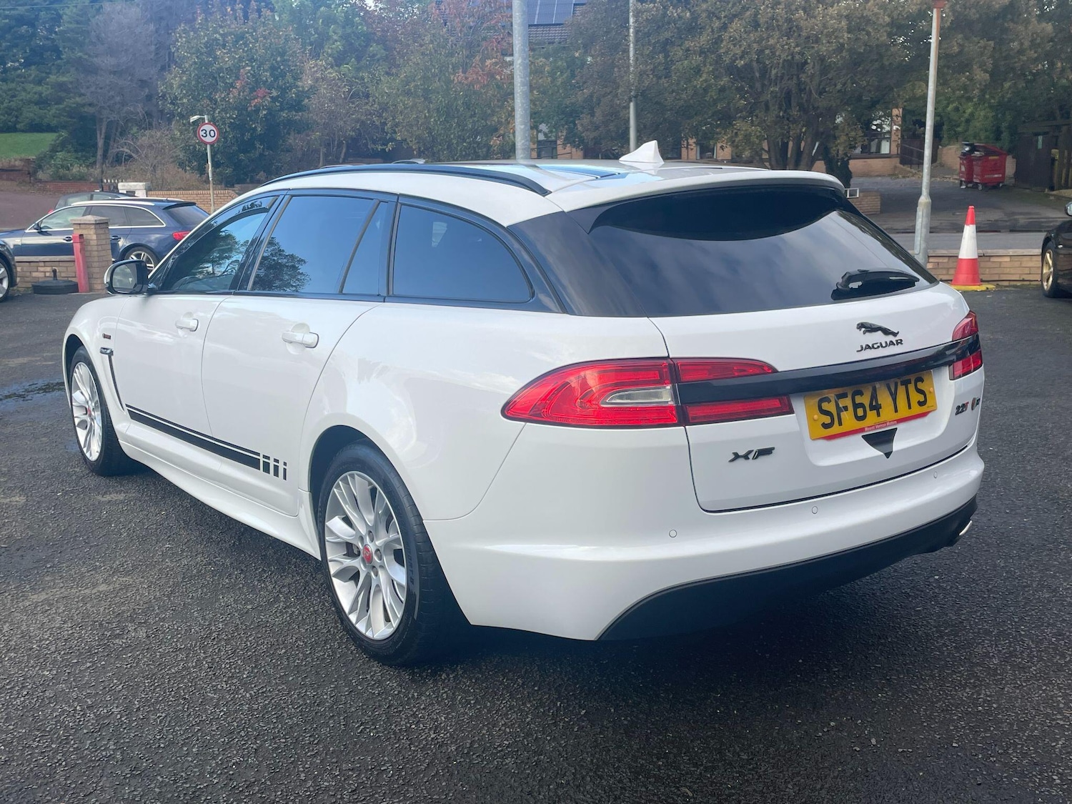 Used Jaguar XF 2014 for sale - 76199813: Photo 9