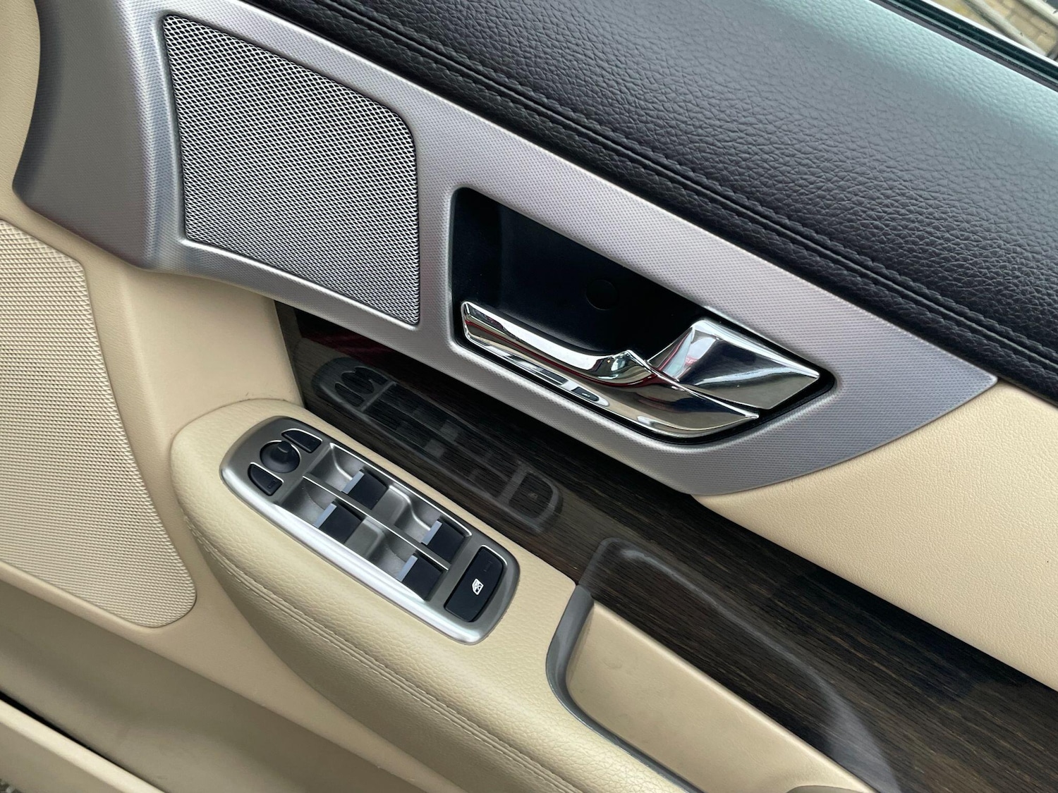 Used Jaguar XF 2015 for sale - 77468317: Photo 21