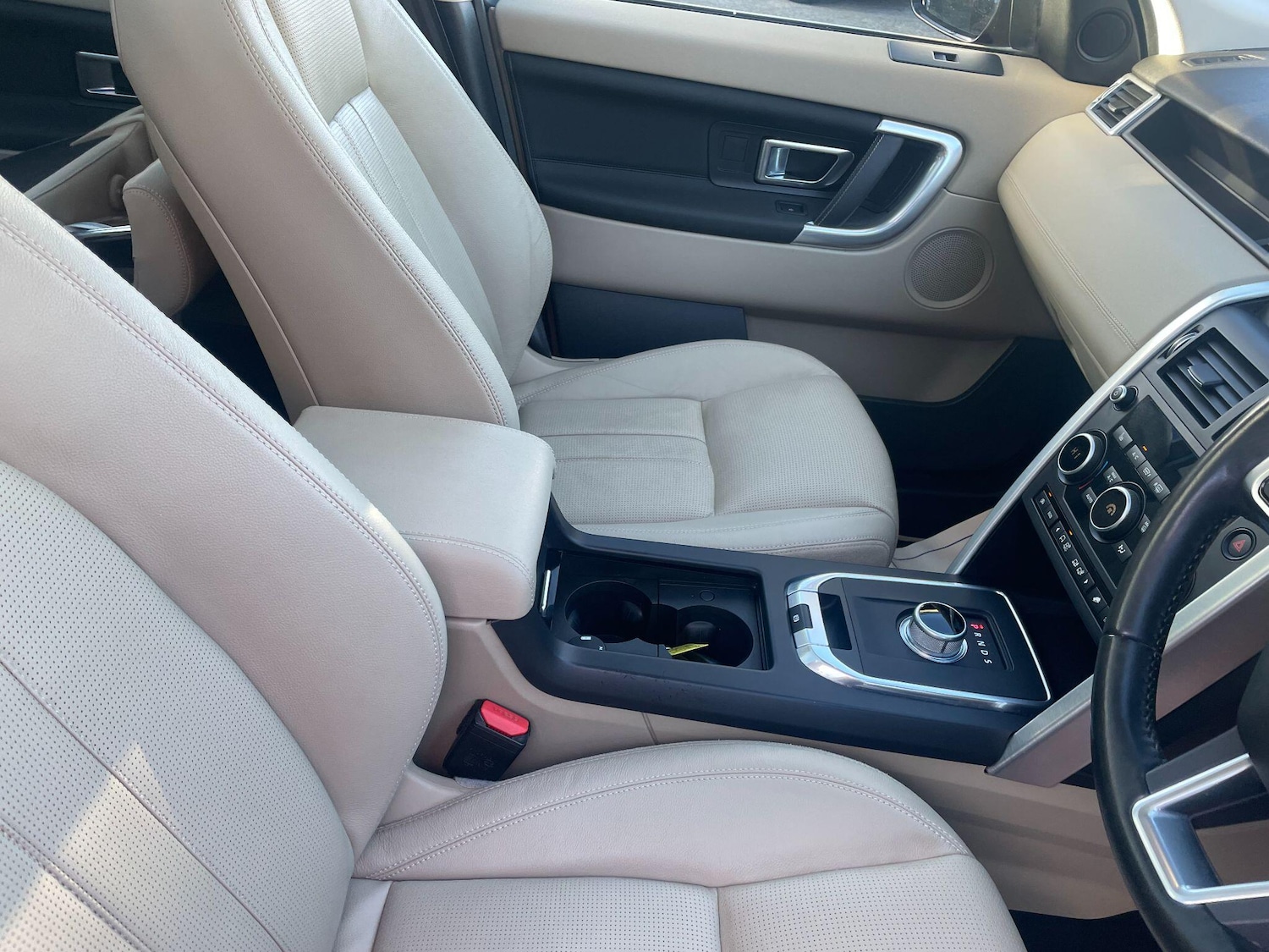 Used Land Rover Discovery Sport 2015 for sale - 76584055: Photo 16