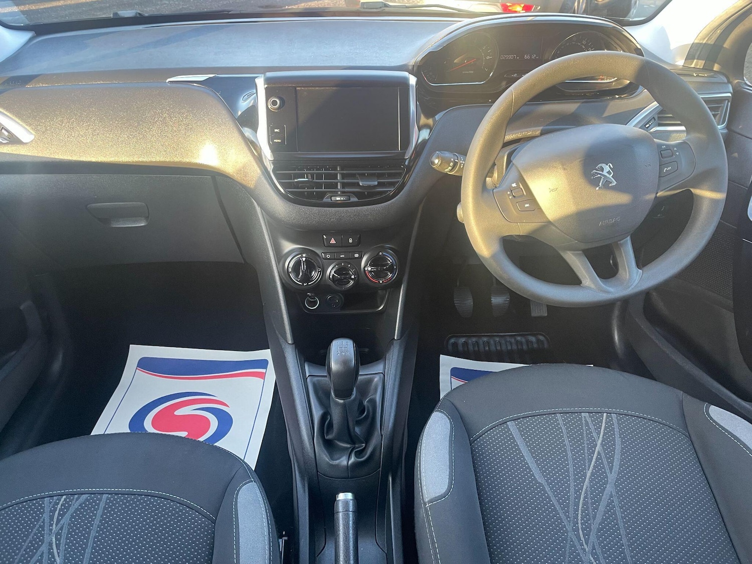 Used Peugeot 208 2015 for sale - 76634151: Photo 18
