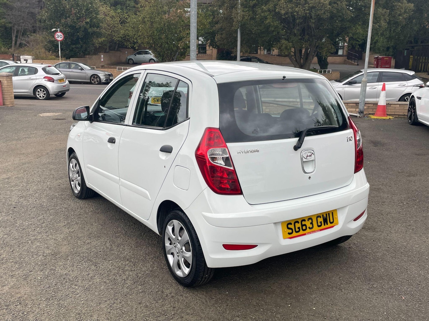 Used Hyundai i10 2013 for sale - 76188490: Photo 9