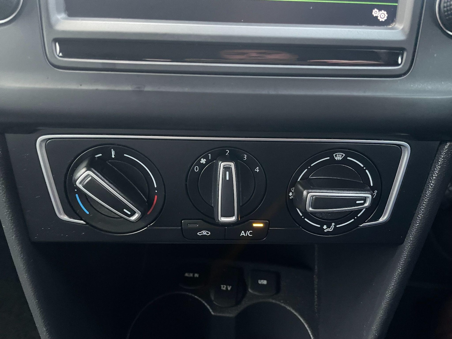 Used Volkswagen Polo 2015 for sale - 76671430: Photo 27