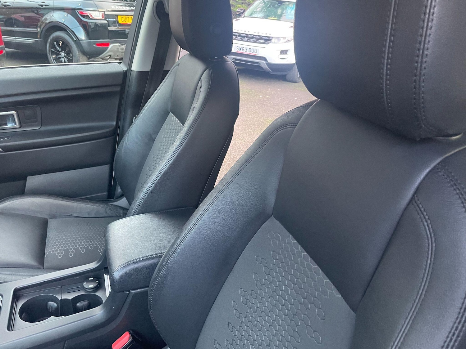 Used Land Rover Discovery Sport 2017 for sale - 76538351: Photo 25