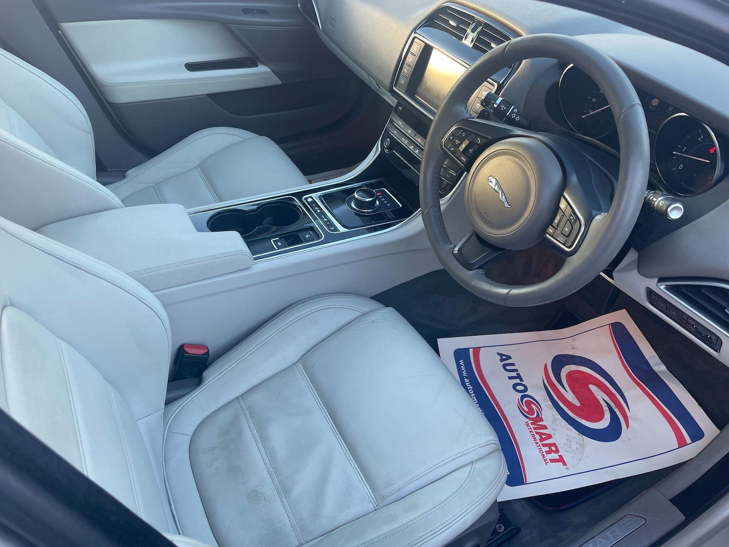 Used Jaguar XE 2017 for sale - 77254791: Photo 15