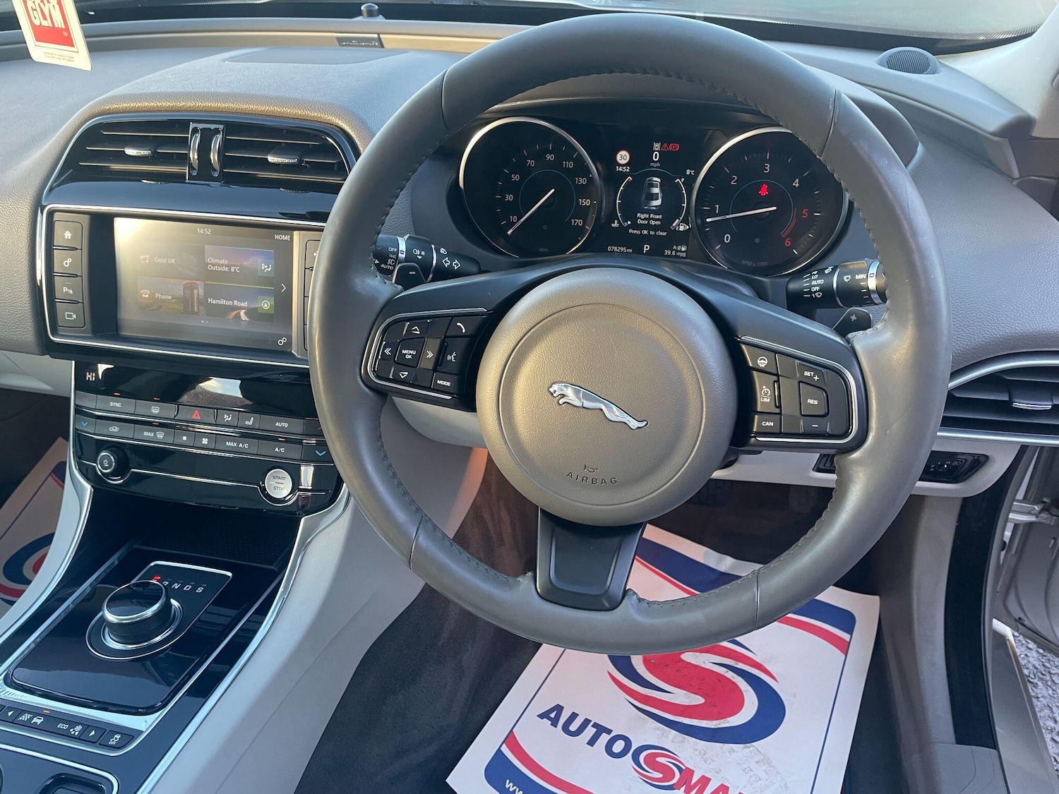 Used Jaguar XE 2017 for sale - 77254791: Photo 17