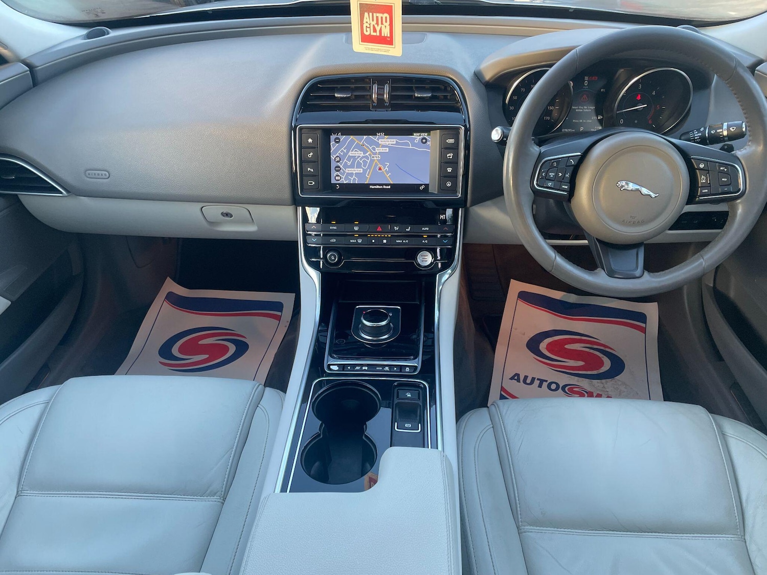 Used Jaguar XE 2017 for sale - 77254791: Photo 22