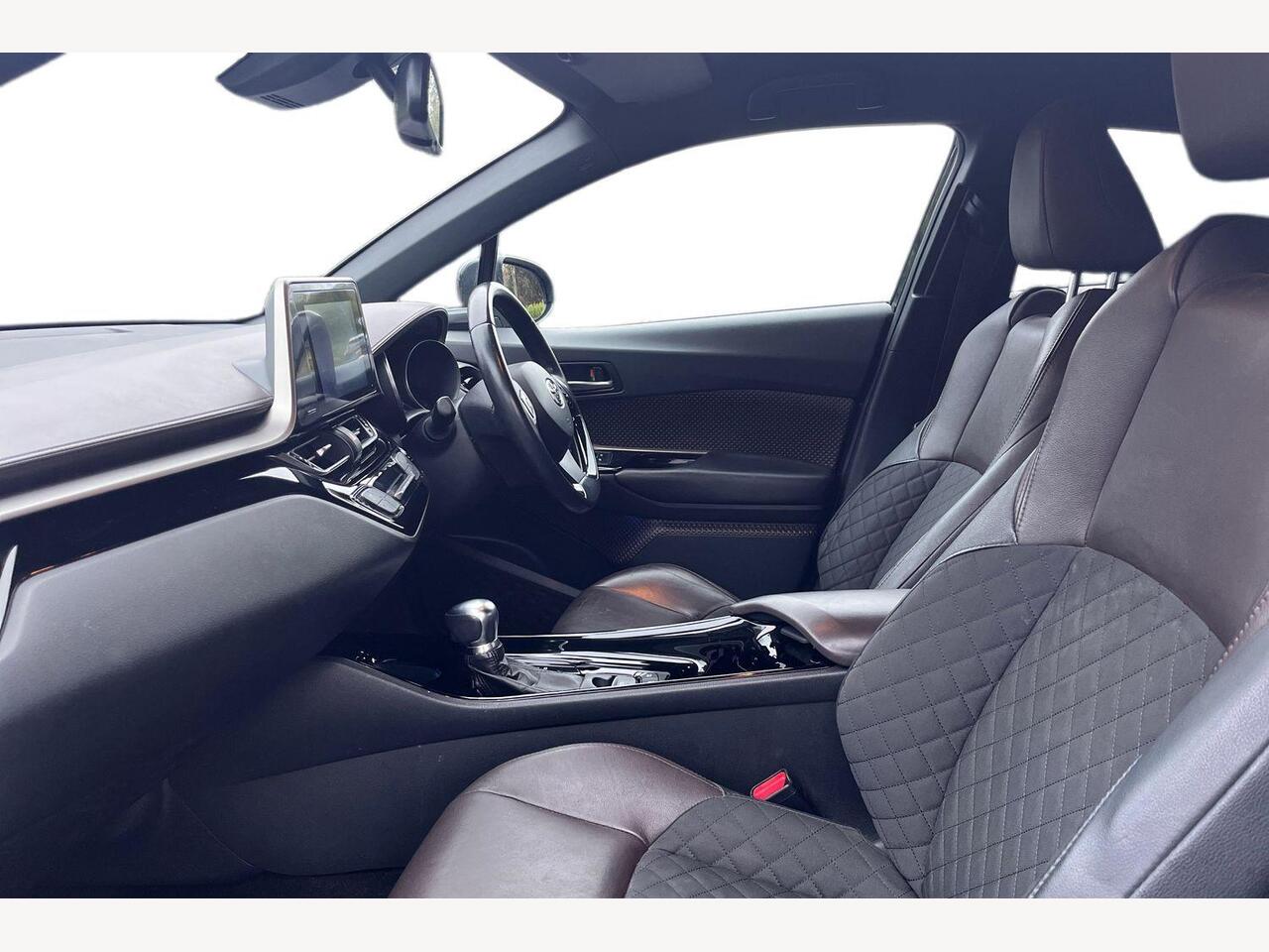 Used Toyota C-HR 2018 for sale - 76927657: Photo 2